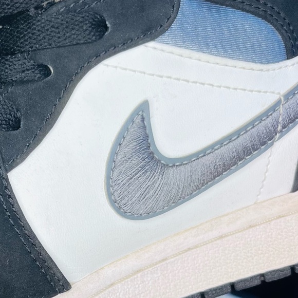 Air Jordan 1 Mid SE 'Satin Smoke Grey' 852542-011 - Picture 4 of 6